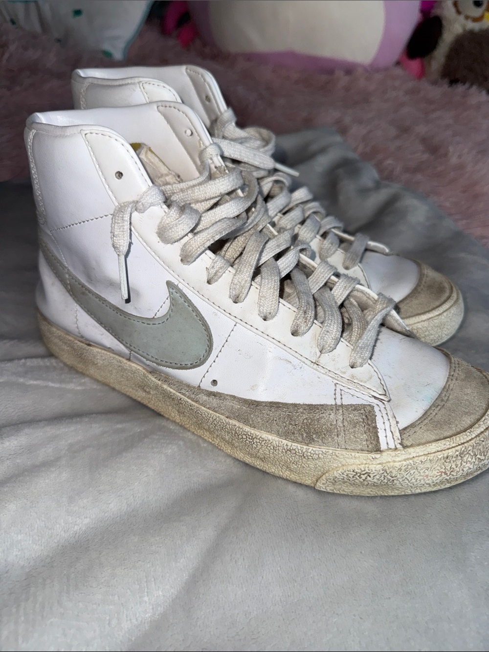 Nike High-Top Sneakers in White with Light Gray Swoosh